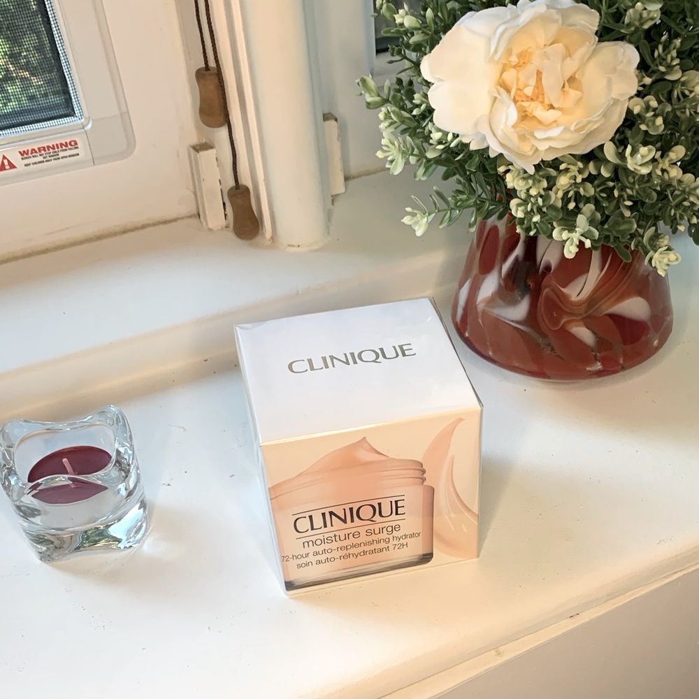 HUGE 200ml Clinique Moisture Surge 72 hour moisturizer